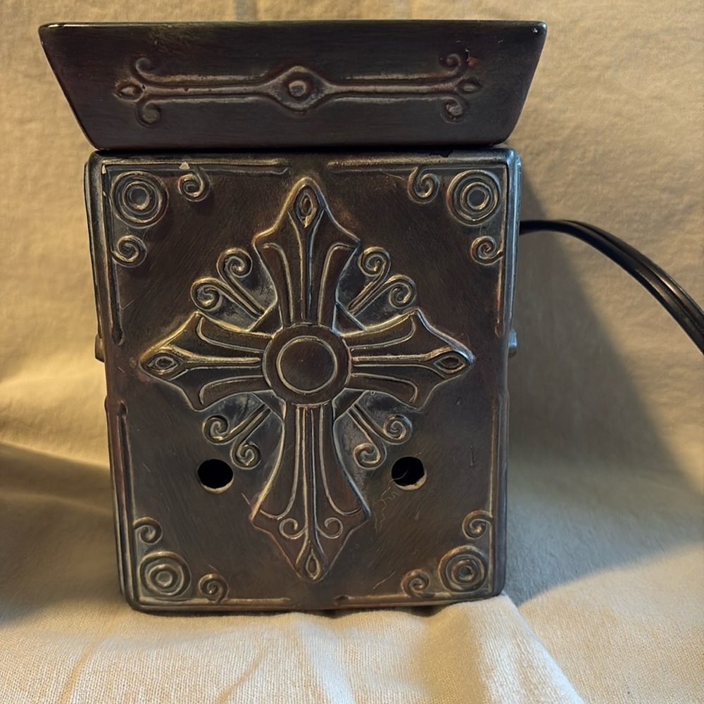 Scentsy Cross Warmer